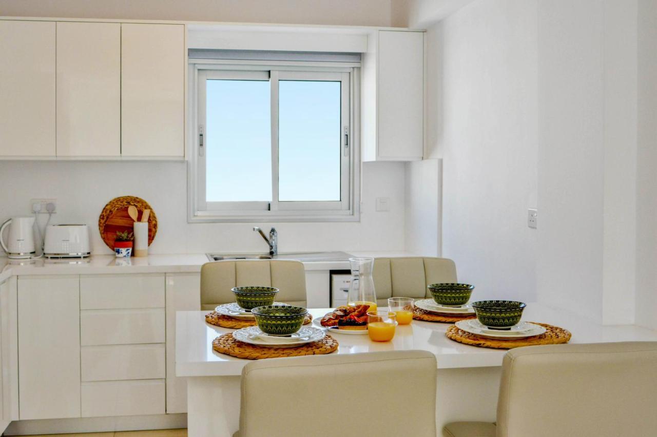 Phaedrus Living: Seaside Luxury Flat Lighthouse 67 Apartment Paphos ภายนอก รูปภาพ